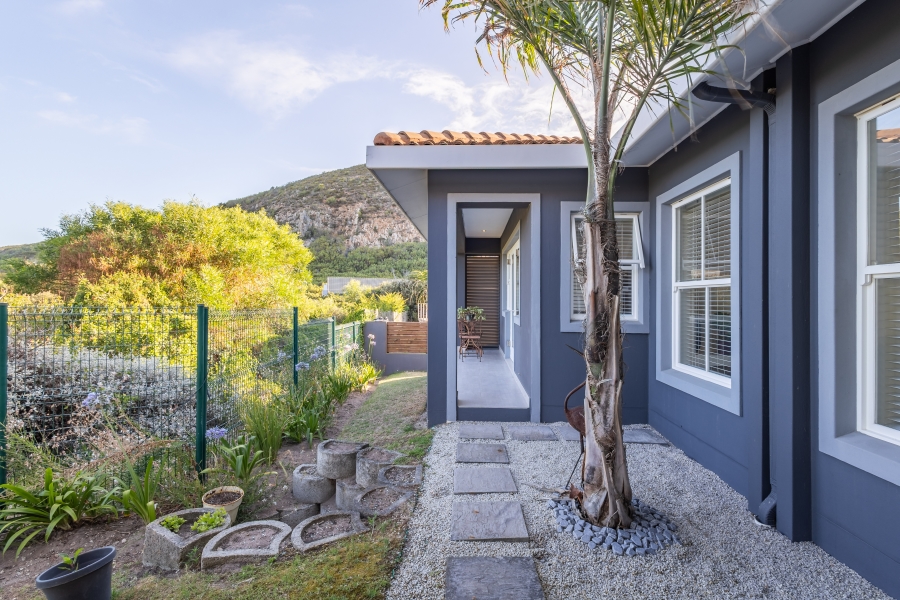 3 Bedroom Property for Sale in Whale Rock Gardens Western Cape